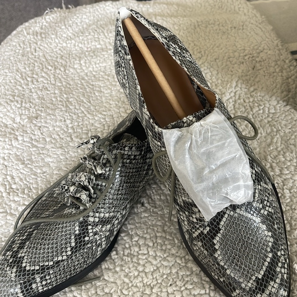 Never Worn - New In Box - image 3